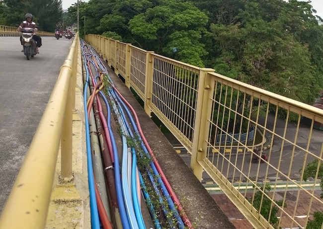 Kondisi Jembatan Siak I Pekanbaru Disorot, Kabel Ganggu Pejalan Kaki