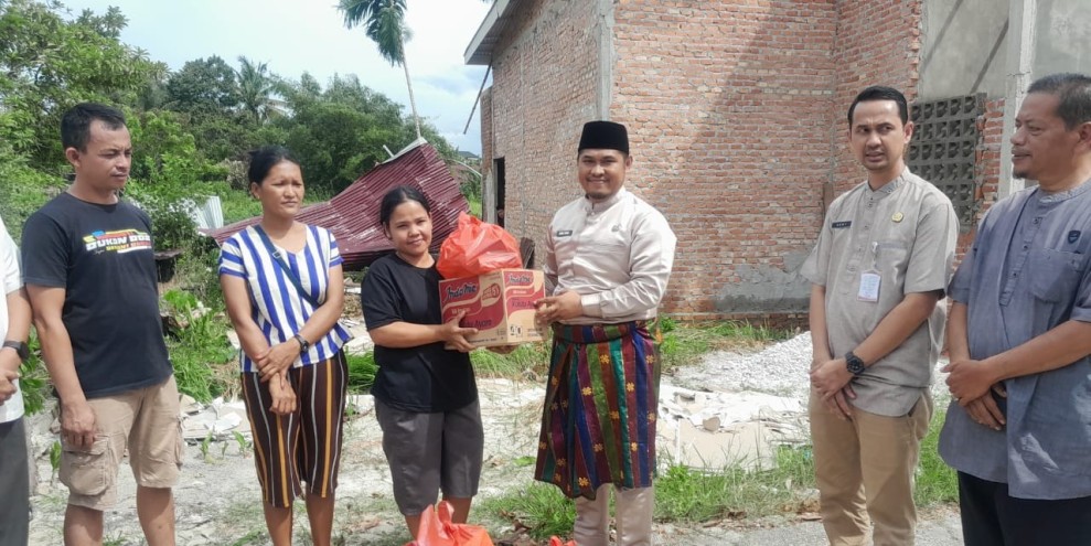15 KK Terdampak Puting Beliung di Tenayan Raya, Pemko Pekanbaru Beri Bantuan Awal