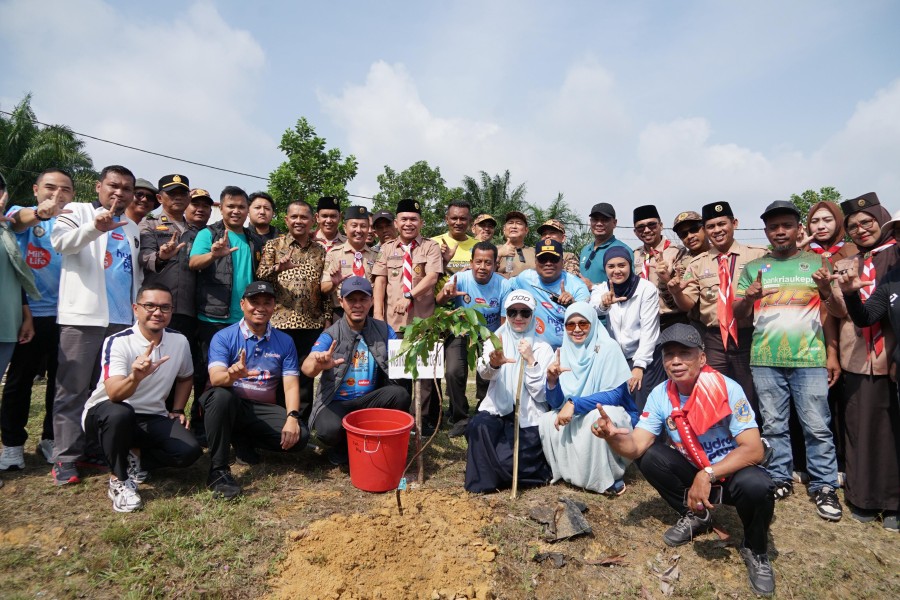 Porserosi Pekanbaru Tanam 1.000 Pohon di Venue Sepatu Roda Sport Center Kulim