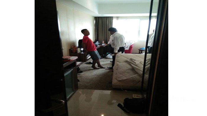 Satu Pria dan Dua Wanita Loncat Dari Kamar Hotel Saat Penggerebekan