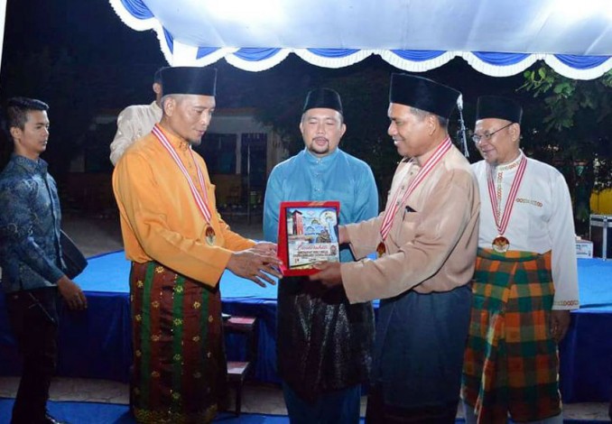 Ayat Cahyadi Terima Penghargaan Payung Negeri oleh DMDI