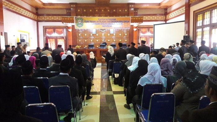 Seratusan Kepsek dan Pejabat UPTD di Siak Dimutasi