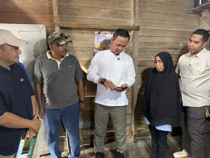 “Saya Tak Sangka!”: Tangis Ibu Irda Pecah Saat Rumah Reyotnya Dibongkar untuk Dibangun Ulang oleh Pemko Pekanbaru