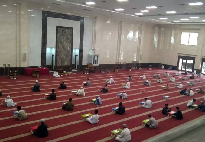 1.500 Takjil Gratis Setiap Hari di Masjid Jami Abu Darda