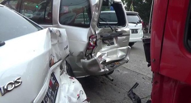 Rem blong, Truk Tronton hantam 9 mobil di Solo