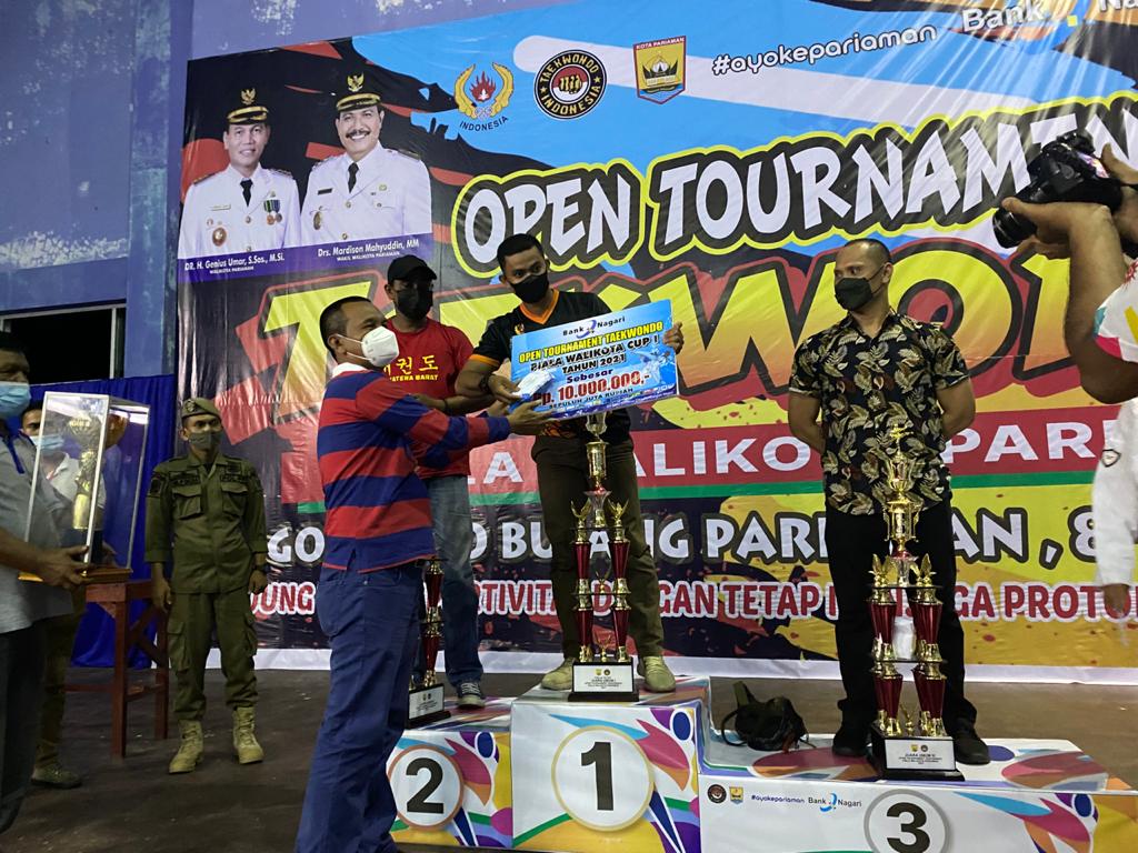 Kejuaraan Taekwondo di Kota Pariaman, Tim Pelatda Riau Juara Umum