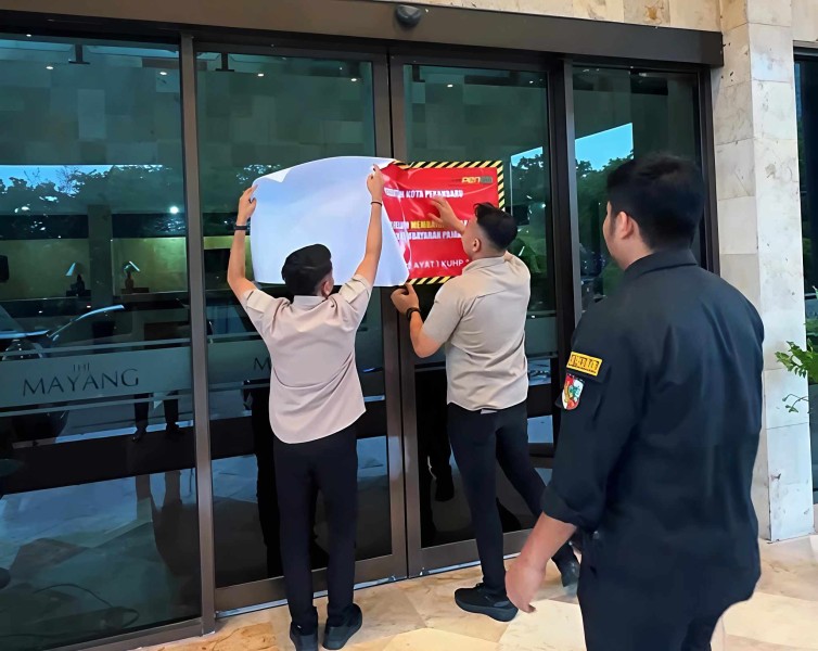Bapenda Pekanbaru Tempel Stiker Tunggakan Pajak di Hotel, Ancam Cabut Izin Usaha