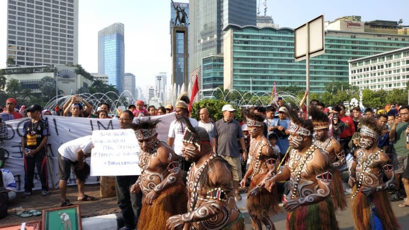 Tarian Warga Papua Eks Pekerja Freeport Curi Perhatian di CFD