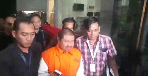 KPK Tahan Bupati Bengkalis Amril Mukminin