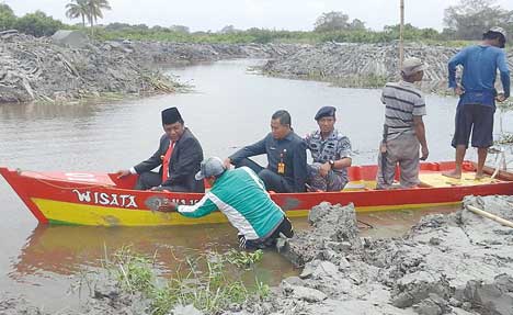 Pemda Bersihkan Danau Gatal untuk Dijadikan Objek Wisata