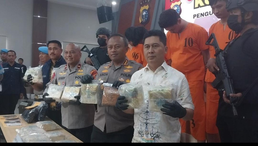 Sabu Rp17 Miliar Digagalkan Polda Riau, Otak Jaringan Masih Buron di Luar Negeri
