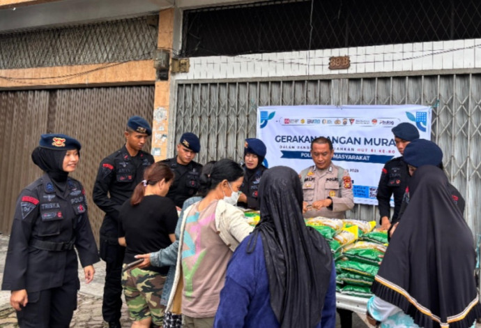 Wujud Kepedulian Polri, Satuan Brimob Polda Riau Gelar Pangan Murah untuk Warga