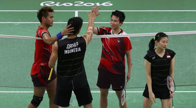 Owi/Butet dan Jordan/Debby Adu Pukulan di Hong Kong