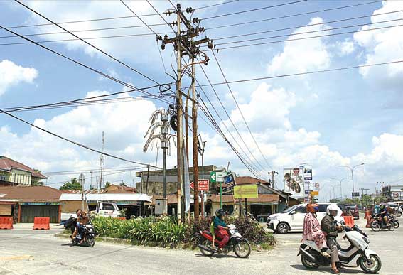 Tiang Listrik Ditengah Jalan, DPRD Kritik Pemko Pekanbaru