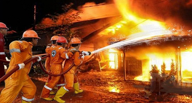 Dini Hari Terjadi Kebakaran di Tanah Abang, 31 Unit Pemadam Kebakaran Diterjunkan