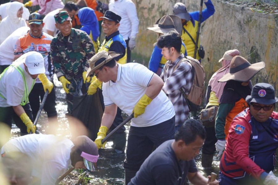 Pemprov Riau dan Pemko Pekanbaru Gotong Royong Bersihkan Kota, Sekdaprov Turun Langsung
