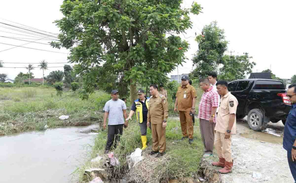 Pemko Pekanbaru Gerak Cepat Atasi Banjir, Alat Berat Dikerahkan ke Titik Rawan