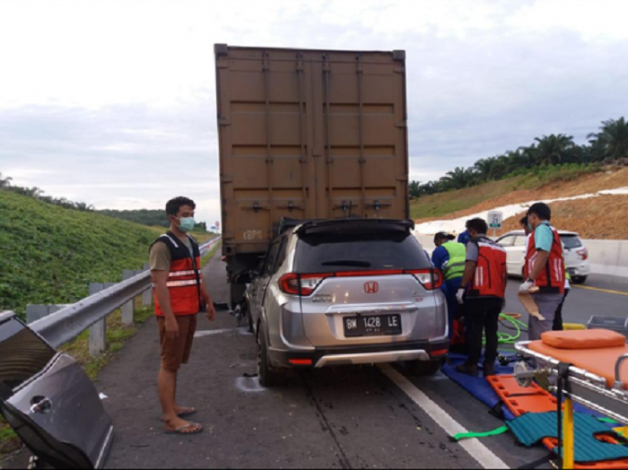 Satu Keluarga Kecelakaan di Tol Pekanbaru-Dumai, 2 Penumpang Tewas