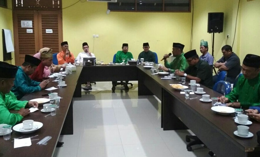 Toko Adat Riau Memberi Pesan Khusus Kepada Rusli Efendi di LAM Riau