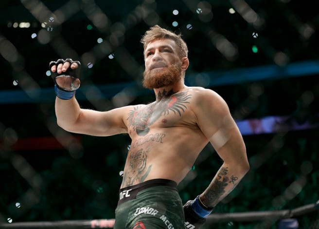 McGregor Jalan Pakai Tongkat Usai Dihajar Poirier di UFC 257