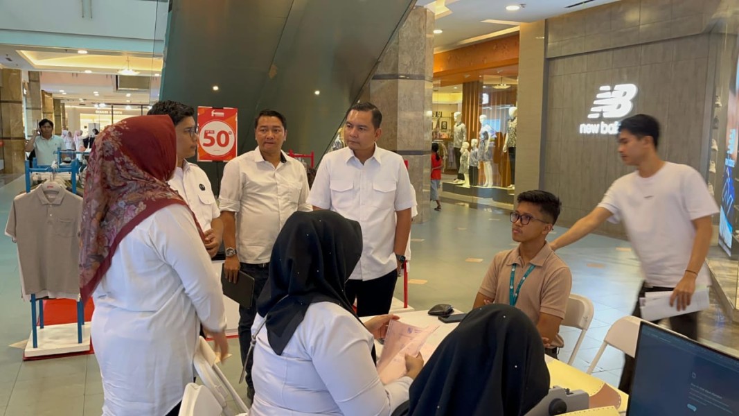 Efek Penyegelan, Wajib Pajak Serbu Posko Pajak Daerah di Mal SKA Pekanbaru