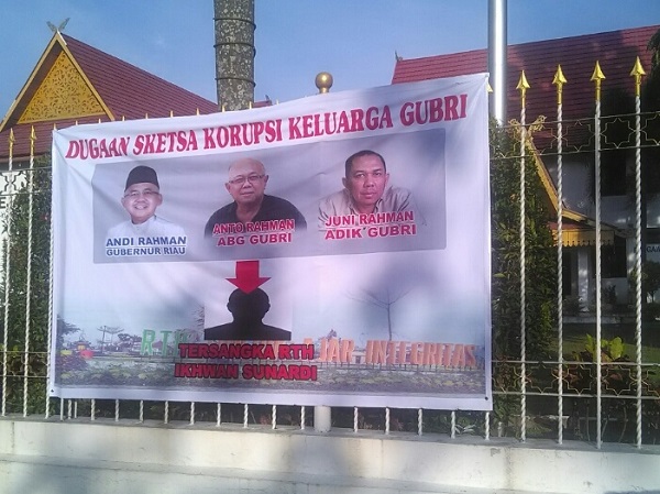 Keluarga Gubernur Riau Disebut Terlibat Kasus Korupsi, ini Dugaannya