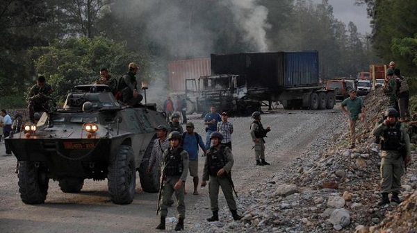 Isak Tangis Warnai Evakuasi 13 Guru di Kampung Aroanop, Papua