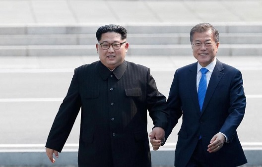 Banyak Senyum, Kim Jong-Un Bikin Warga Korsel Terpesona