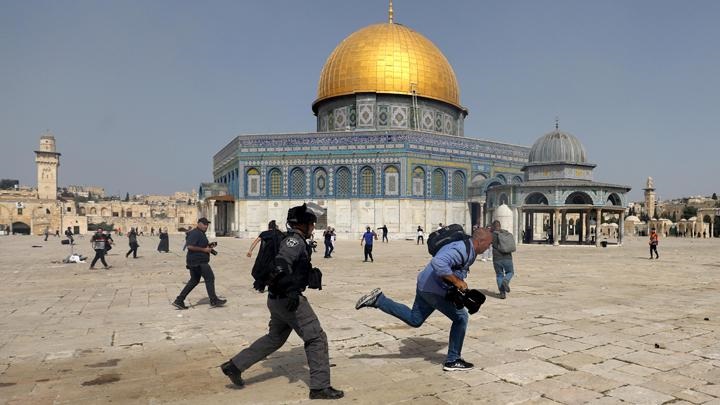 Kembali Serang Masjid Al Aqsa, HNW Sebut Israel Lanjutkan Jatidirinya Sebagai Penjahat Kemanusiaan.