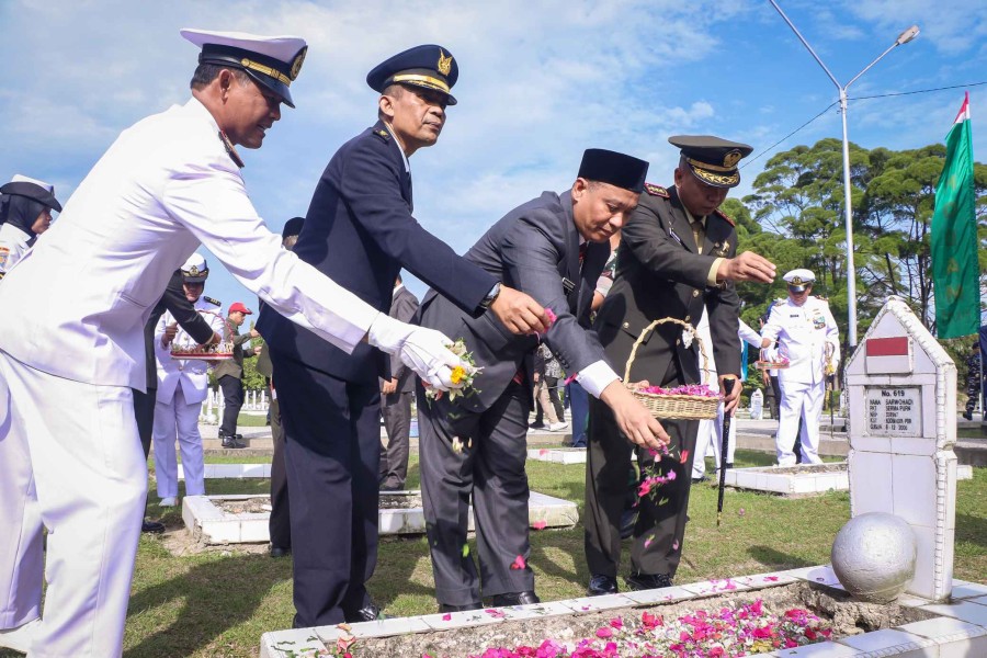 Wawako Pekanbaru Ikuti Ziarah Nasional HUT ke-80 TNI di TMP Kusuma Dharma