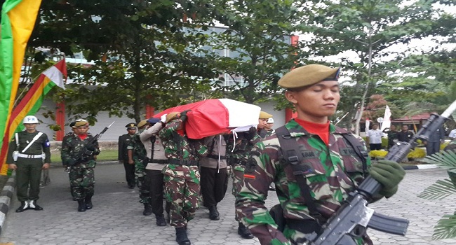 Gubernur Riau Lepas Jenazah Pratu Wahyudi ke Magetan Jateng