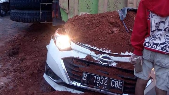 Truk Timpa Mobil dan Sebabkan 4 Orang Tewas di Karawaci, Sopir Kabur