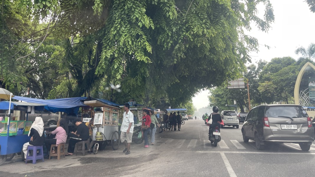 PKL Depan RSUD dan Sudirman Ujung Semrawut, Komisi II DPRD Pekanbaru Minta Tata Ulang