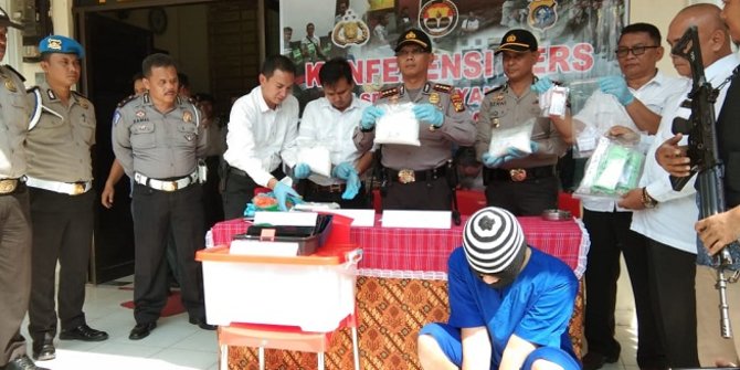 Polisi tangkap sopir taksi online nyambi pengedar sabu & ekstasi di Pekanbaru