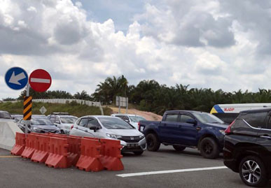 Cuti Bersama, Antrean di Pintu Tol Pekanbaru - Dumai Mengular Hampir 1 Kilometer