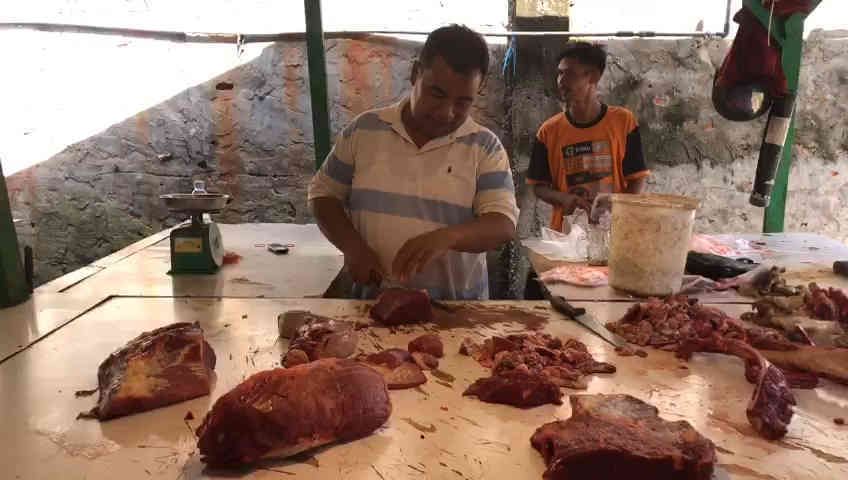 Penjualan Daging Sapi di Pasar Arengka Pekanbaru Lesu Jelang Idul Adha