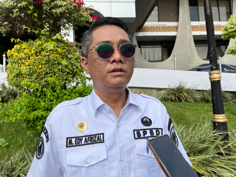 Pemerintah Provinsi Riau telah menetapkan status siaga darurat bencana hidrometeorologi sebagai langkah pencegahan.