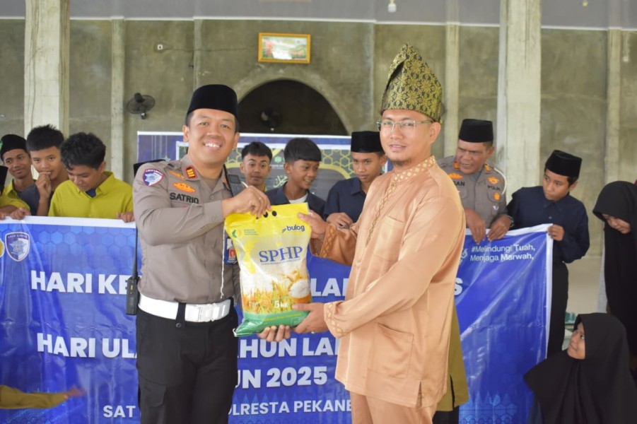 HUT Lalu Lintas ke-70, Satlantas Edukasi Santri Pesantren Darul Muqomah Pekanbaru