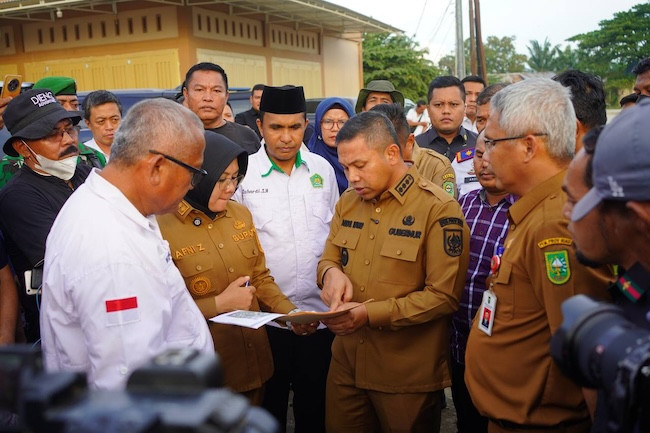 Gubri Abdul Wahid pastikan jalan Minas–Tualang segera diperbaiki. Pemerintah juga akan panggil perusahaan ODOL yang jadi penyebab kerusakan.