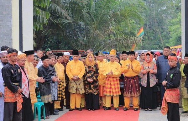 Wagubri Resmikan Bagas Godang Sekaligus Pengukuhan Pengurus Kerapatan Adat Huta Haiti