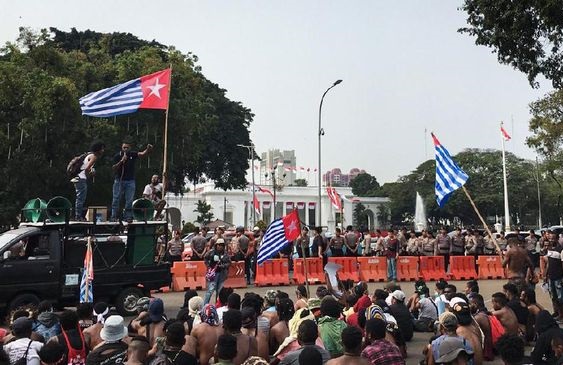 Peserta Aksi Warga Papua Bubarkan Diri dari Istana Negara
