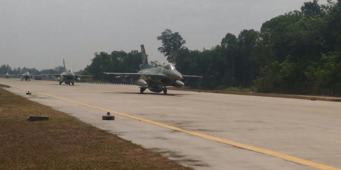 F- 16 Diturunkan Untuk Pantau Kebakaran Hutan Riau