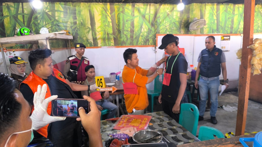 Cemburu Buta, Pria di Pekanbaru Tega Bunuh Karyawan Rumah Makan: Rekonstruksi Ungkap 10 Adegan