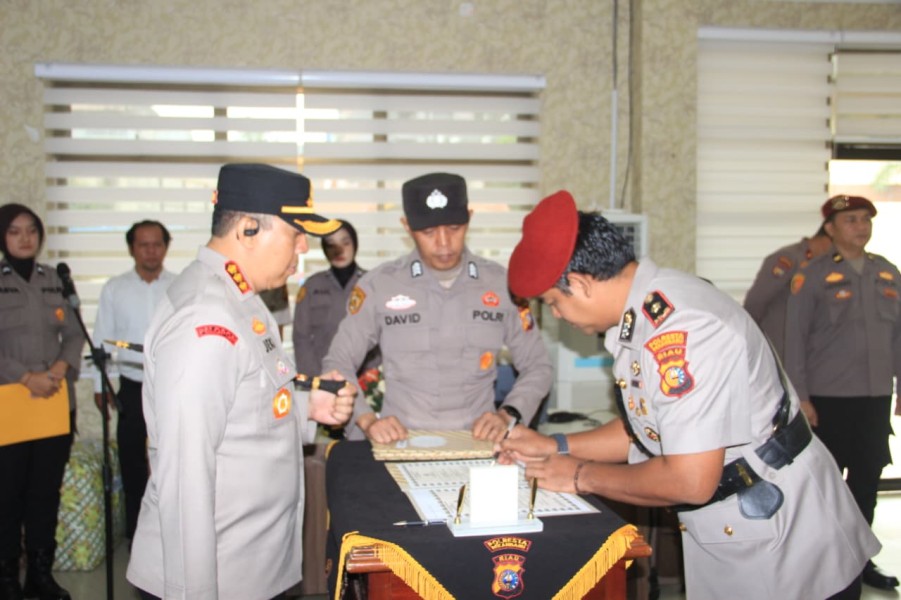 Polresta Pekanbaru Gelar Sertijab, Sejumlah Pejabat Utama dan Kapolsek Resmi Berganti