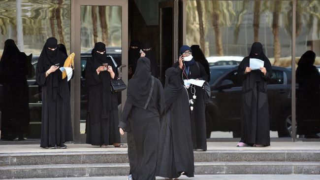 Rokok dan Perayaan Kebebasan Perempuan Arab Saudi