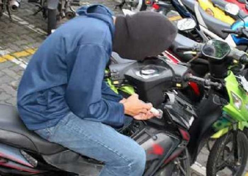 Kasian, Uang Telur Rp70 Juta yang Disimpan di Jok Motor Raib, Kakek Ini Baru Sadar Ketika Tiba di Ru