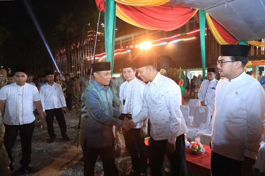 Semarak Festival Lampu Colok 1445 H di Kota Pekanbaru, Ginda Burnanam Berikan Apresiasi