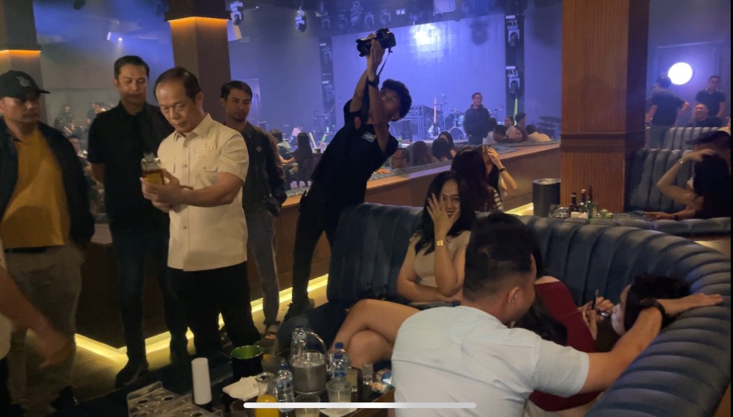 Satpol PP dan Polresta Pekanbaru Hentikan Operasional Bar & Klub HW Livehouse