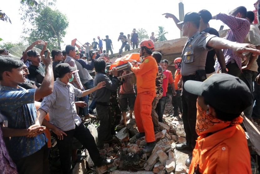 3.267 Orang Terpaksa Harus Mengungsi Pasca Gempa Aceh