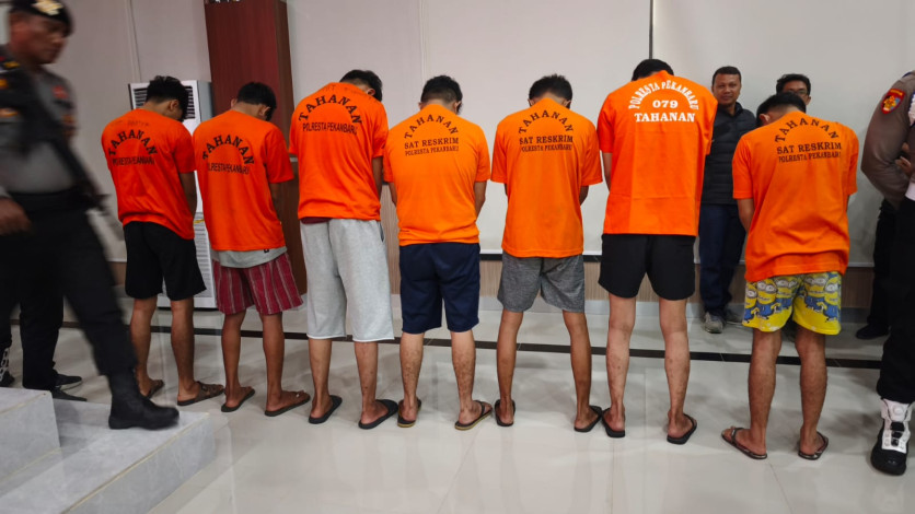 Polda Riau Tangkap 10 Pelaku Pengeroyokan di Depan Polsek Bukit Raya